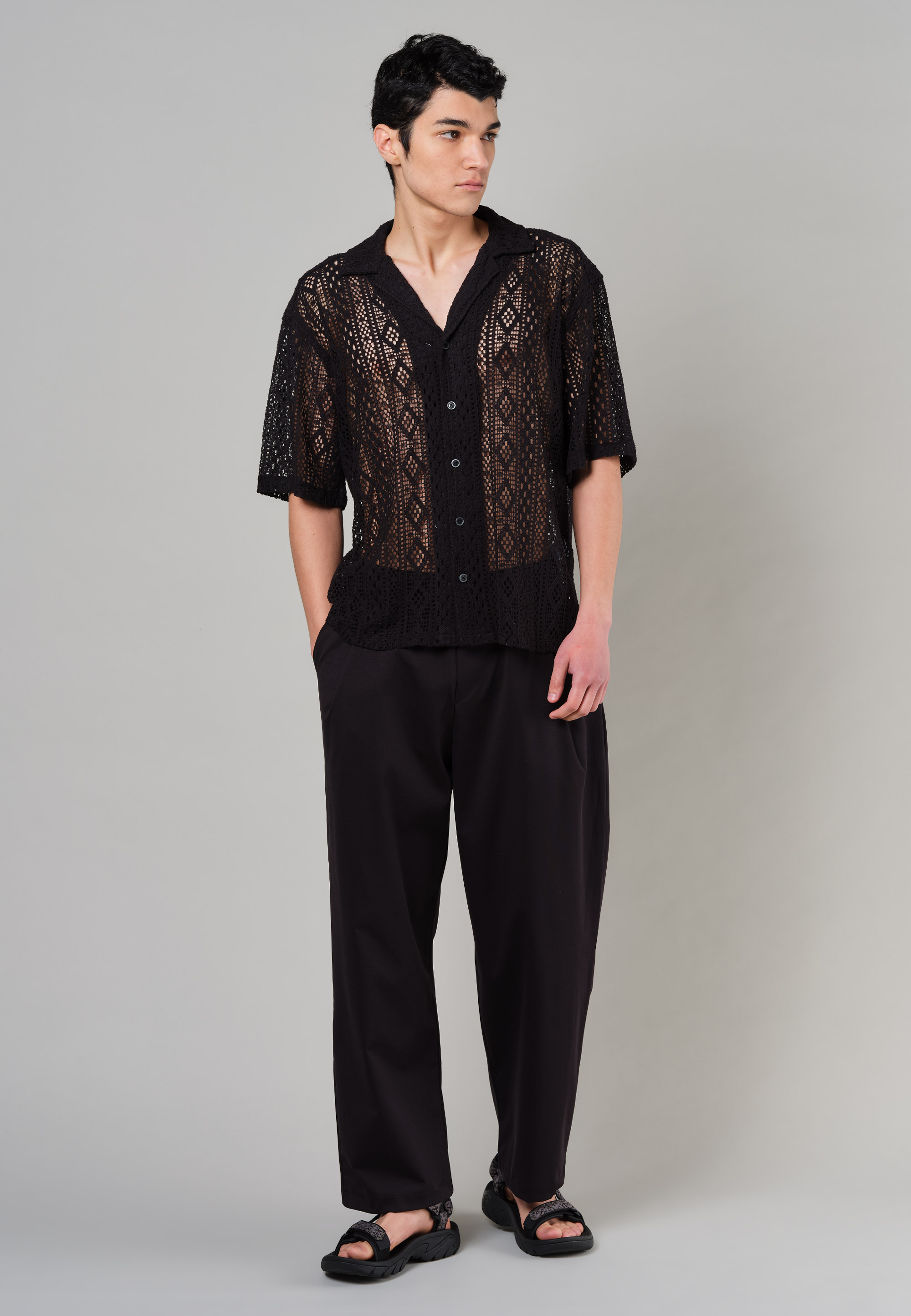 Look con sandali uomo