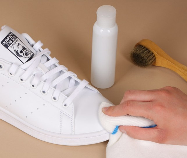 Come smacchiare scarpe bianche